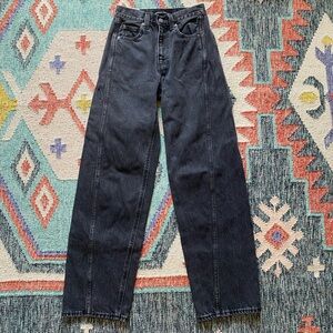 Aritzia Denim Forum 90’s seamed hi-rise barrel jeans in black, size 23